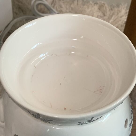 Scentsy 2010 Snow Day Wax Warmer Full Size Snowman Scene - Picture 6 of 17